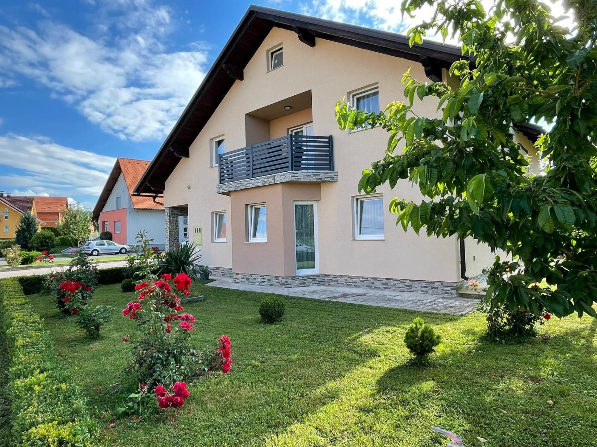 Apartman Nativis Оточац Екстер'єр фото