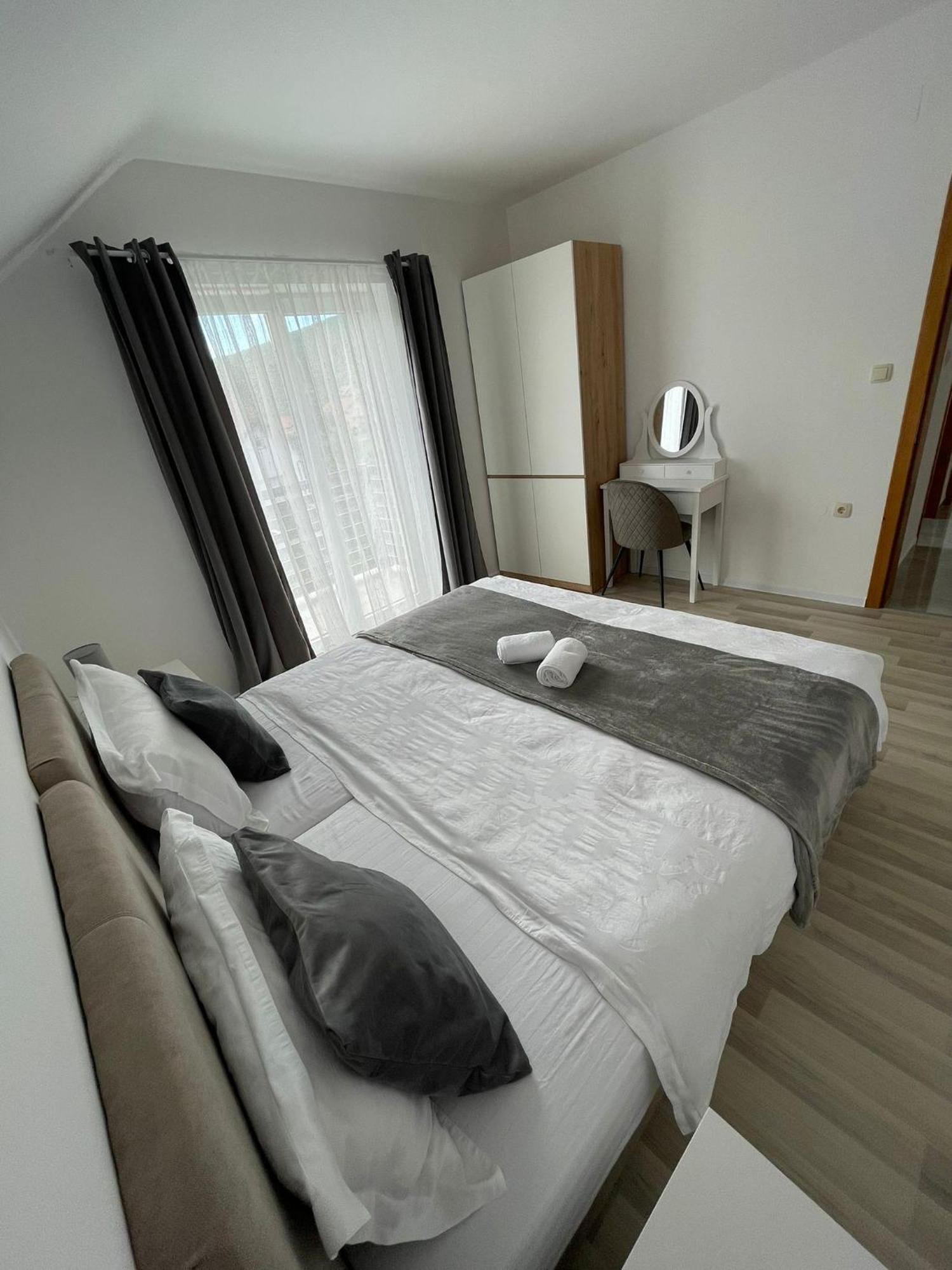 Apartman Nativis Оточац Екстер'єр фото